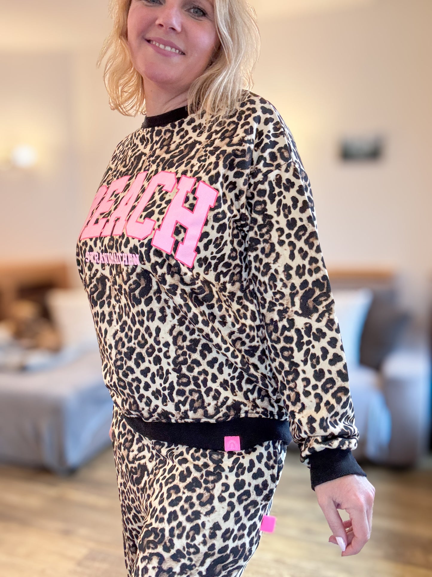 Leo Sweater mit Strandmädchen Druck