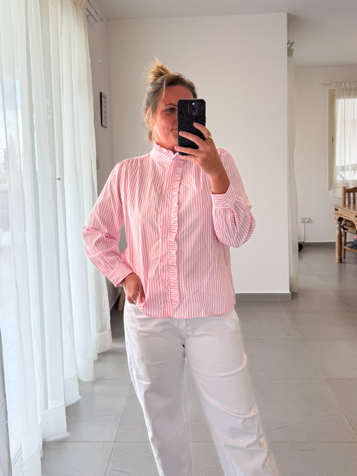 Ruffle Stripe Bluse – mit Stehkragen