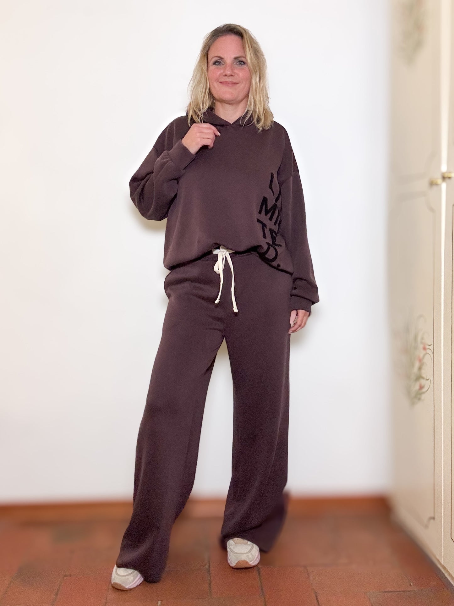 Loungepulli LIMITED