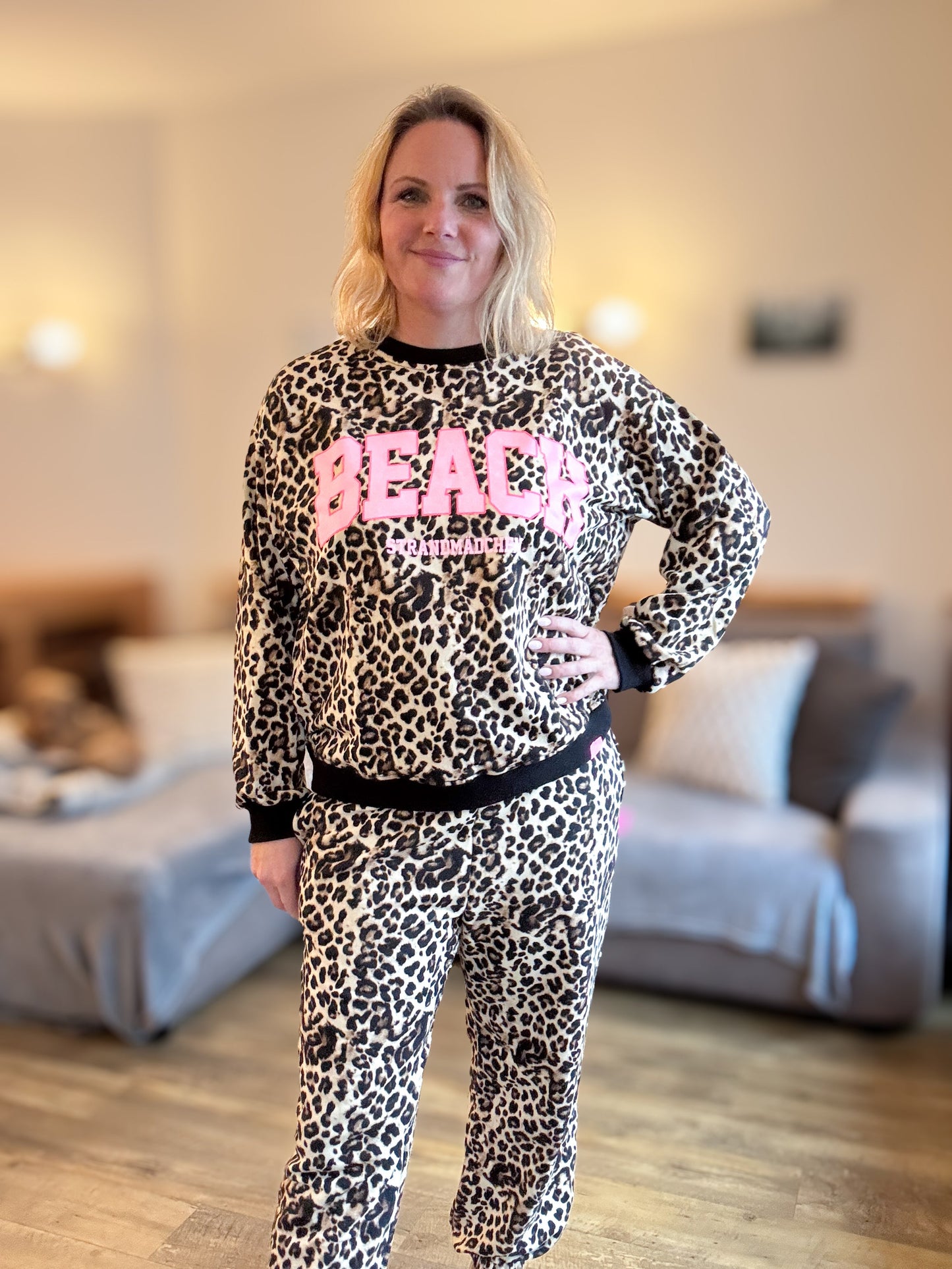 Leo Sweater mit Strandmädchen Druck