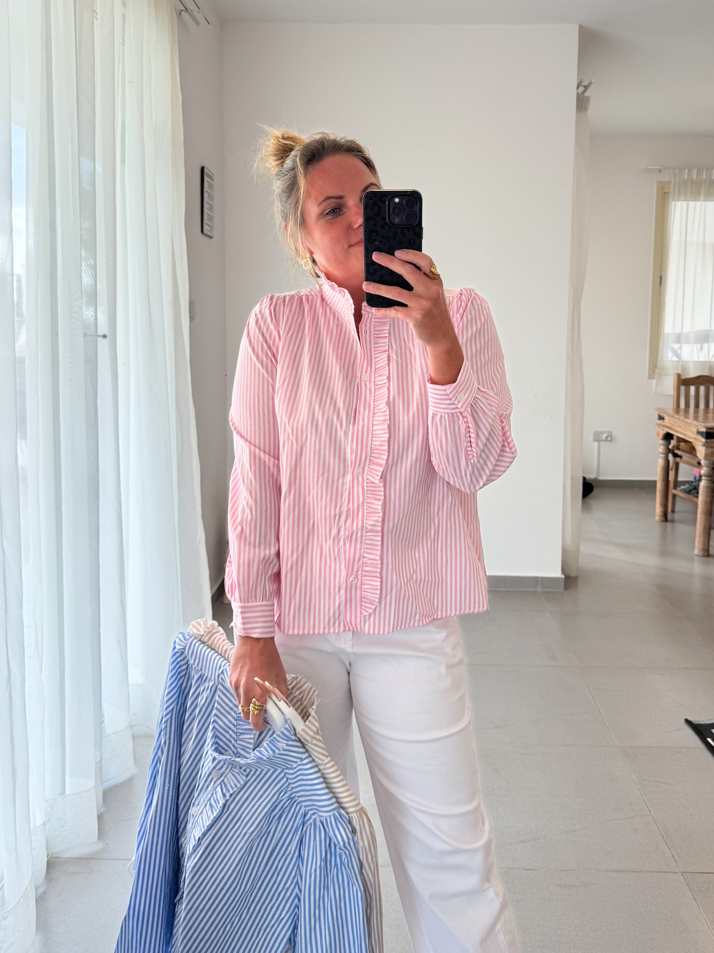Ruffle Stripe Bluse – mit Stehkragen