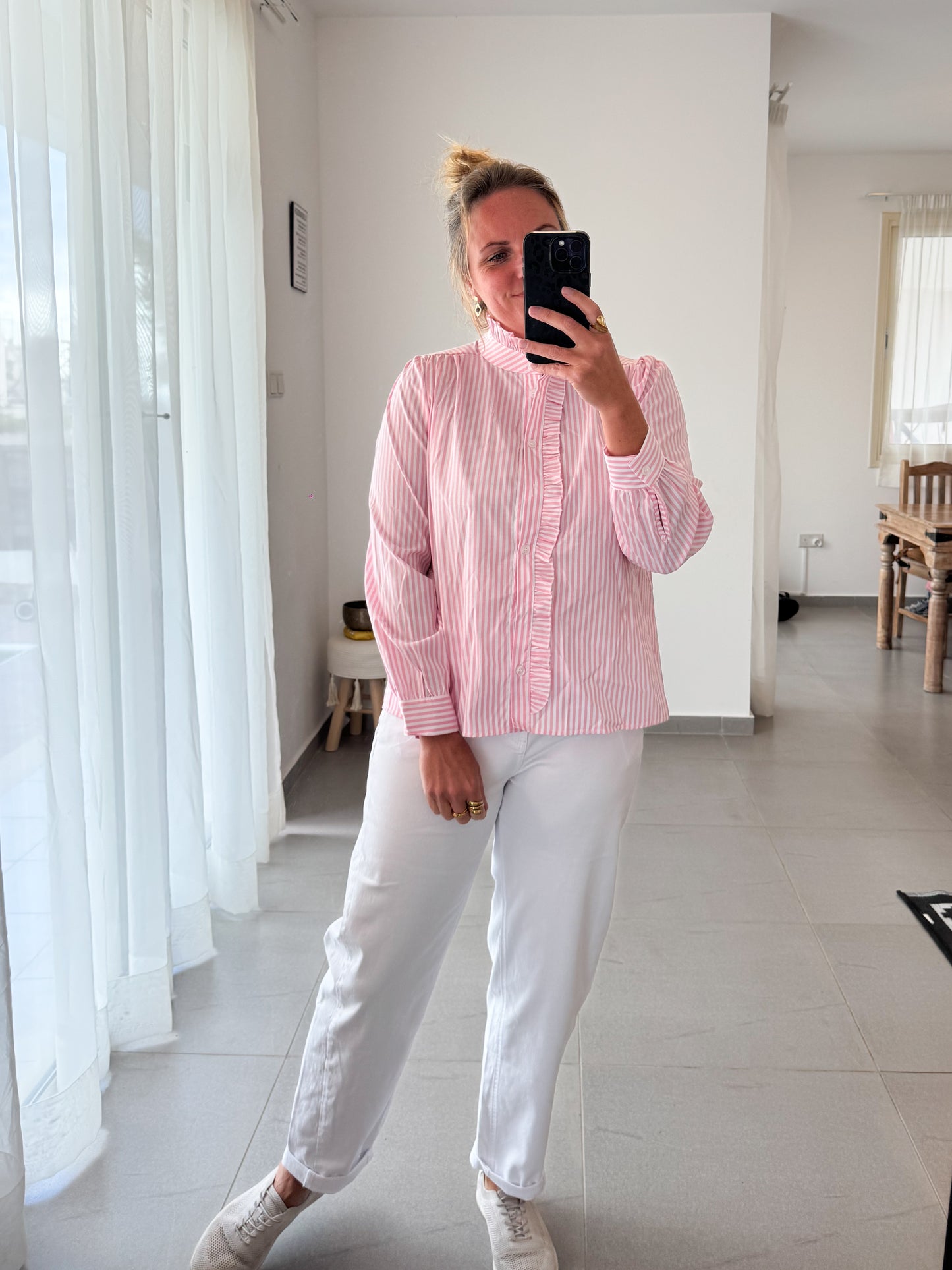 Ruffle Stripe Bluse – mit Stehkragen