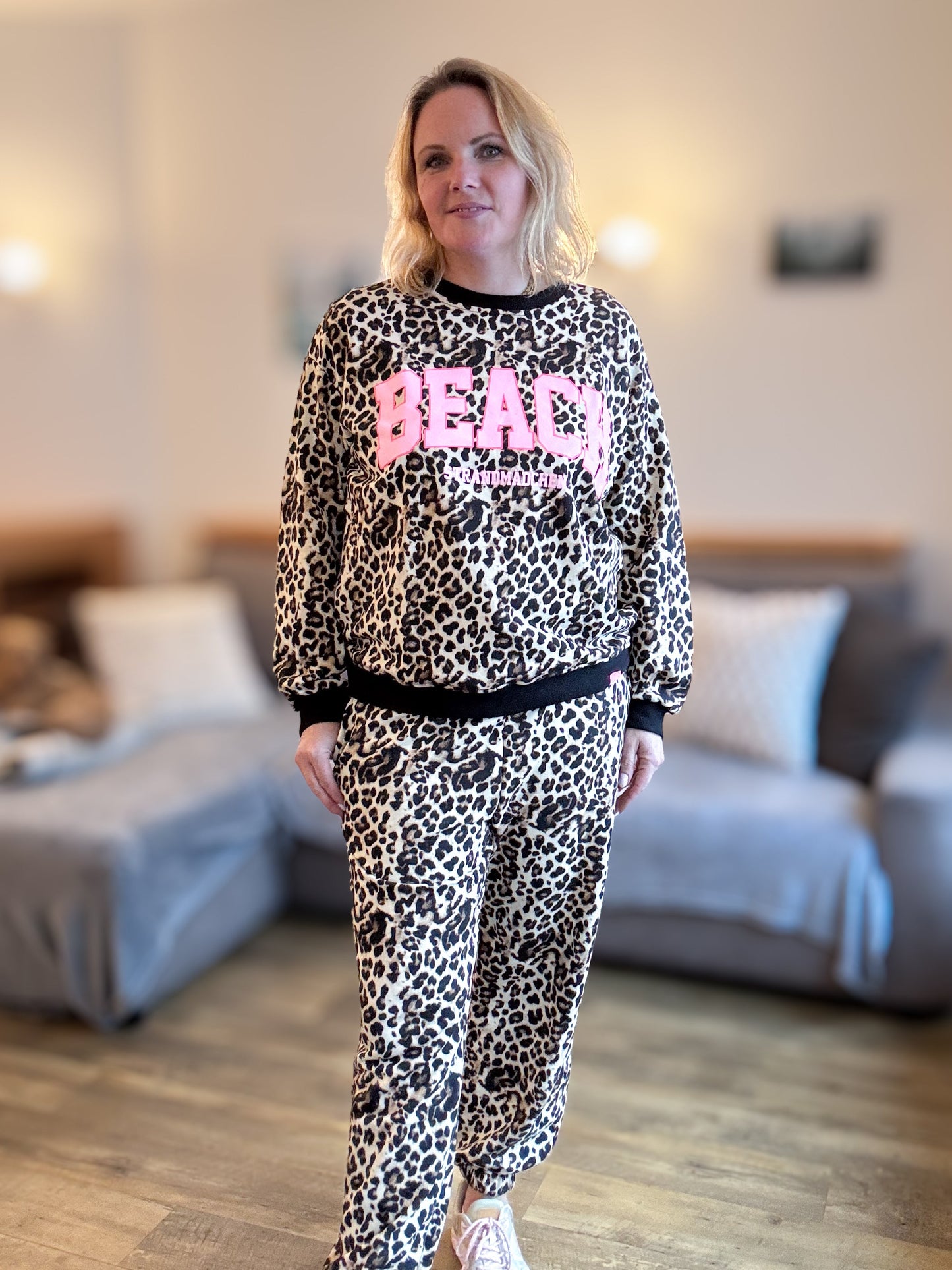 Leo Sweater mit Strandmädchen Druck
