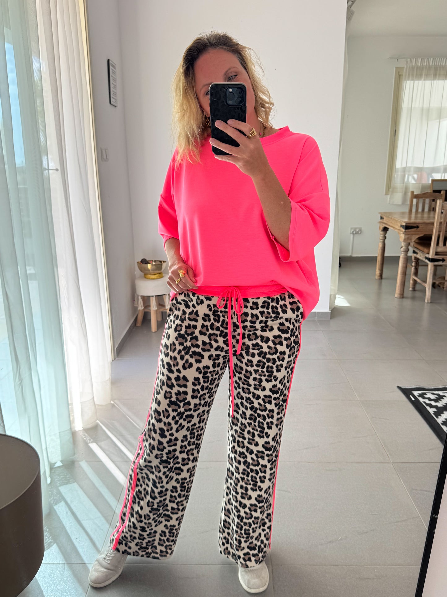 Leo Jogger mit Neonstreifen