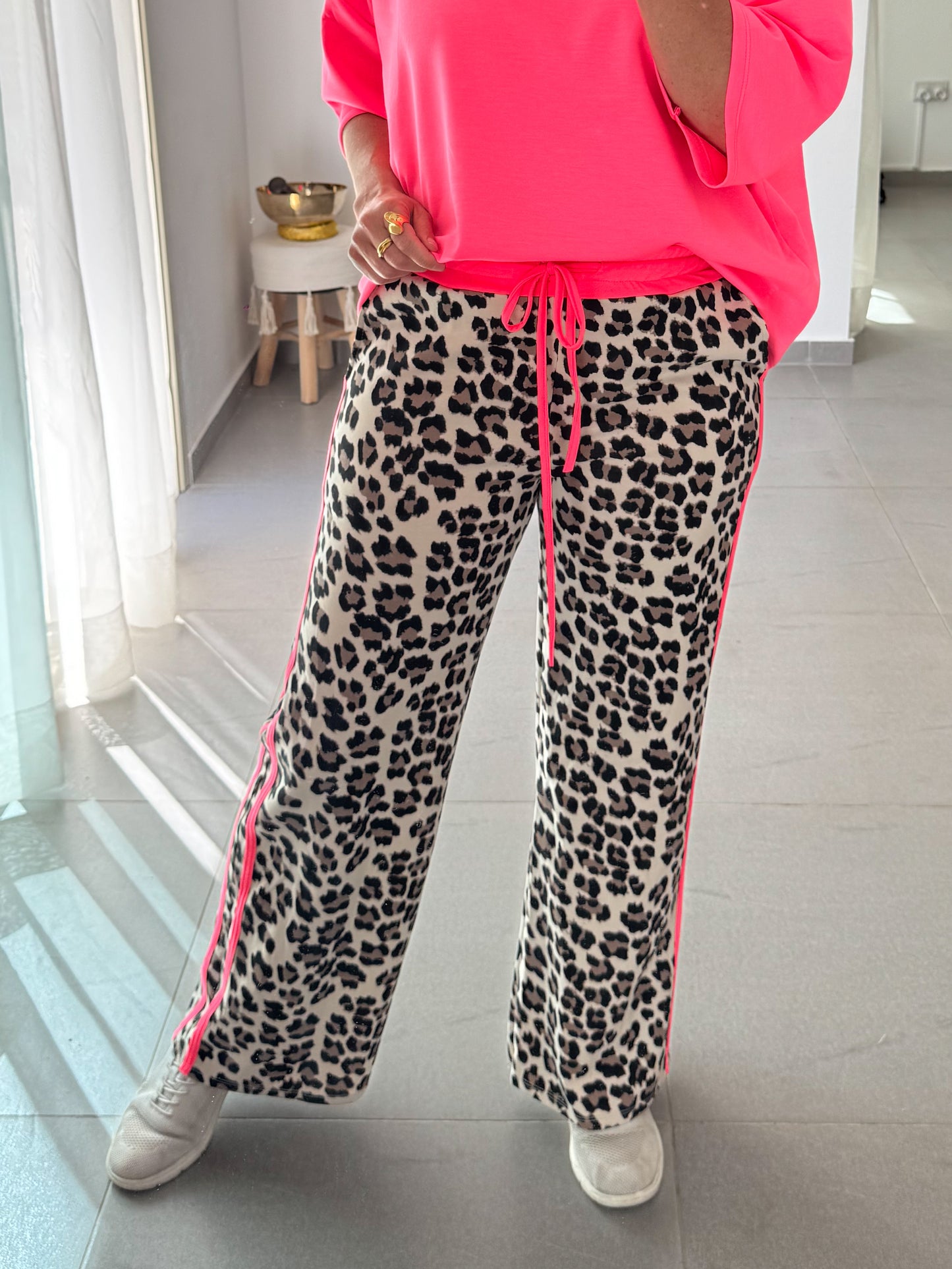 Leo Jogger mit Neonstreifen