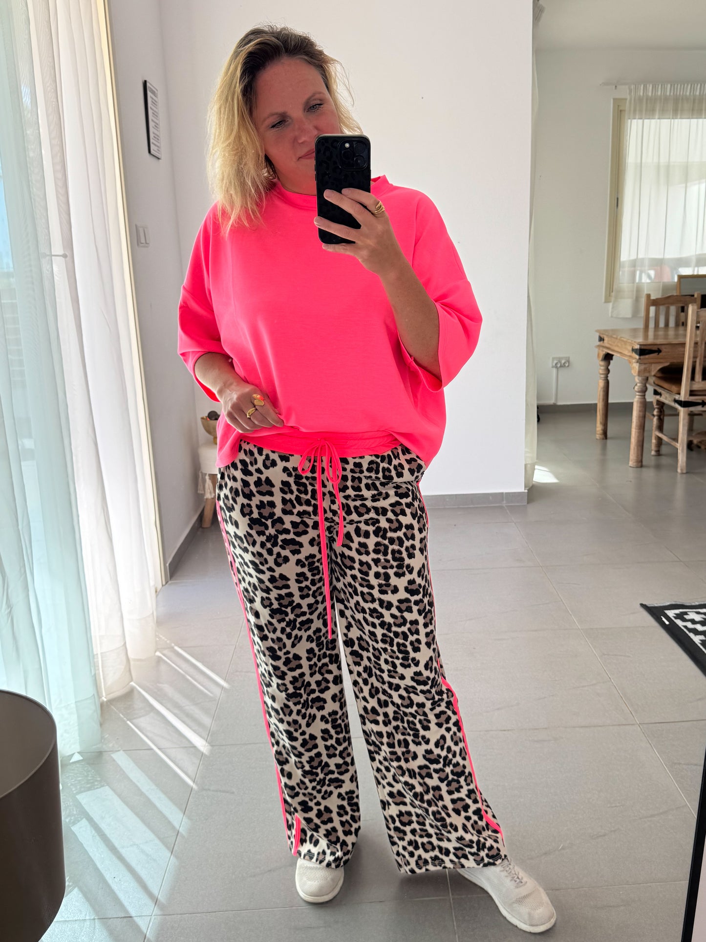 Leo Jogger mit Neonstreifen
