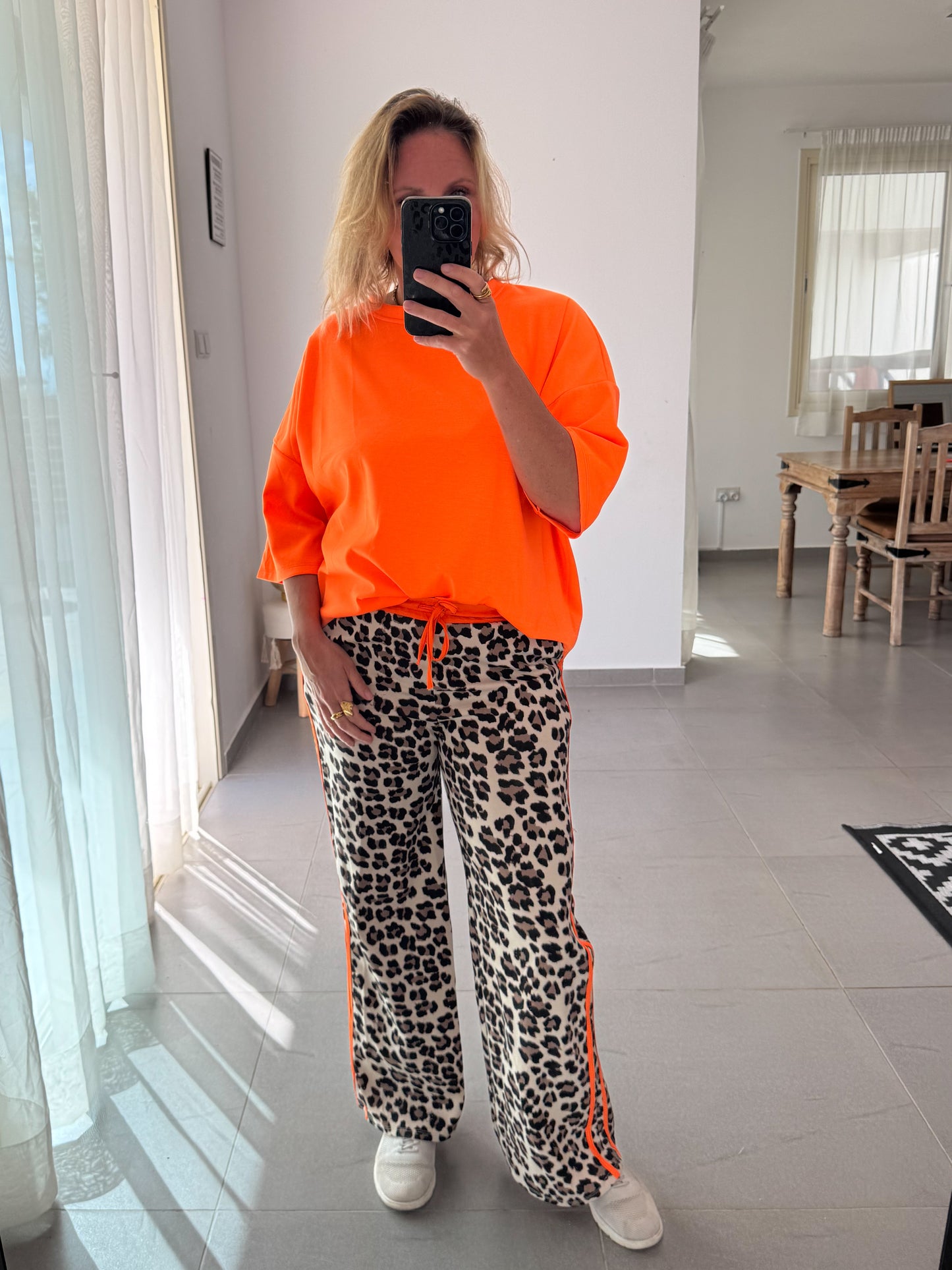 Leo Jogger mit Neonstreifen