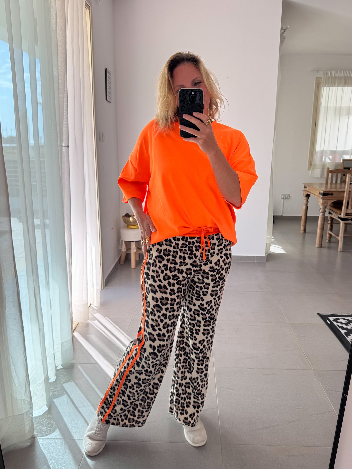 Leo Jogger mit Neonstreifen