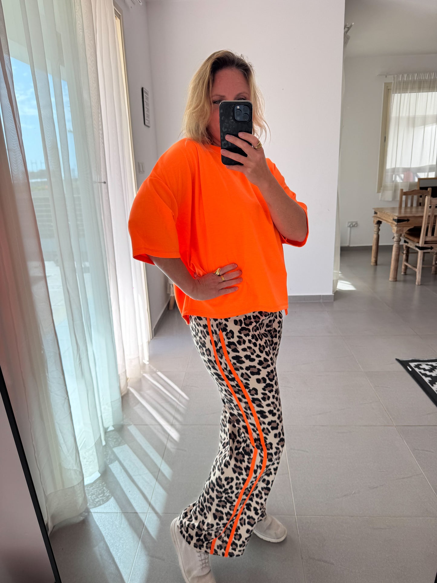 Leo Jogger mit Neonstreifen